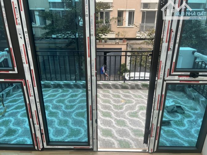 Cho thuê nhà Geleximco Lê Trọng Tấn Hà Đông dãy C8, dt 100m x 4 t, nhà đẹp giá 21 triệu