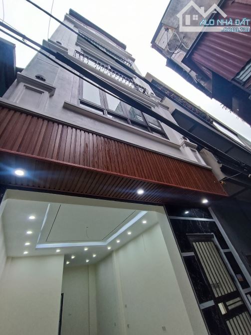 BÁN NHÀ NGUYỄN VĂN CỪ  6.X TỶ DIỆN TÍCH 35M2, MT 4M 6 TẦNG Ô TÔ ĐỖ CỬA