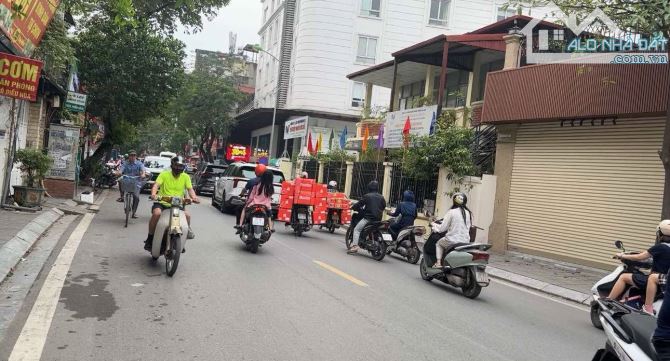 Cho thuê nhà Võ Chí Công, Tây Hồ, 85m, 4 tầng, 22tr, gần phố, văn phòng, kinh doanh.