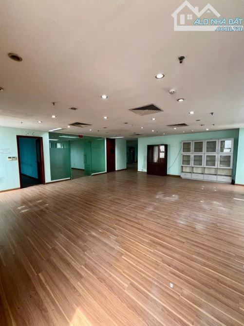 BÁN SÀN VĂN PHÒNG 260m NHỈNH 10TY