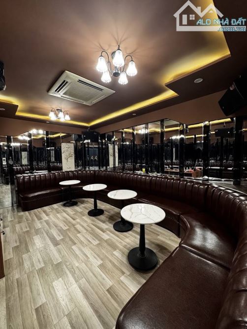 Linh Lang, 1 mặt phố 1 mặt ngõ, 6 tầng TM, 150tr/ th. 100m2. MT 4.5m. Chỉ 58.5 tỷ!