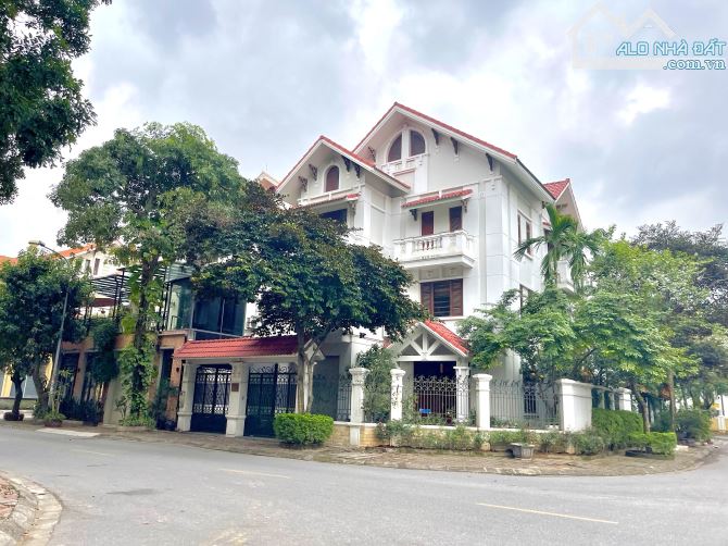 Khu đô thị mới Sài Đồng, Lô đất vàng siêu hiếm, Xây Biệt thự DT 175m2 mt 7.5m