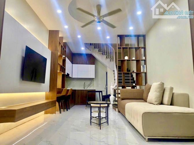 Siêu phẩm Văn Quán HĐ 35m2 x 5 tầng mt 3,8m. Cách ga tàu điện trên cao 200m. 5,75 tỷ