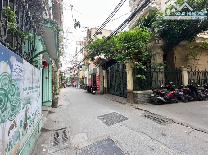 BÁN NHÀ NGHĨA ĐÔ - CẦU GIẤY, GẦN PHỐ, NGÕ THÔNG, Ô TÔ ĐỖ CỬA