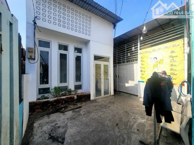 Bán nhà sổ hồng riêng. Vậy bank ok. Dt 4.6x12m. trệt lửng. Giá 1.8 tỷ