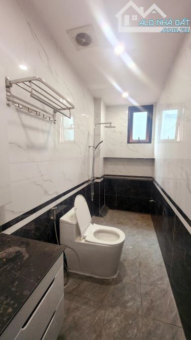 Hồ Tùng Mậu. Phúc diễn. 42m. 5tầng. Lô góc. Ngõ rộng. Khu vực dân trí cao. 7,5 tỷ - 10