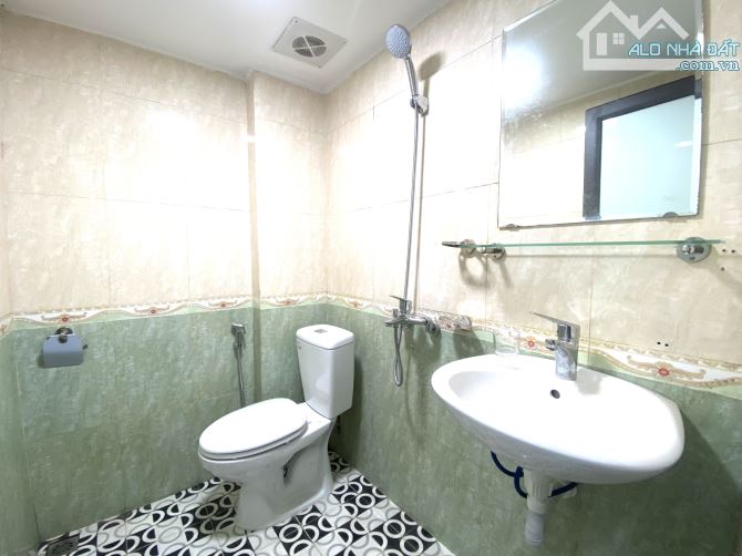 Cho thuê tòa CHDV mới 5 tầng, 44m2, 8 phòng full đồ tại Võ Chí Công - 8