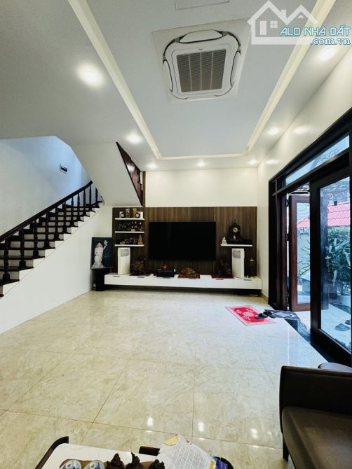 LONG BIÊN - BIỆT THỰ SÂN VƯỜN- GIÁ CHỈ 25TY - CHỦ CẦN BÁN CHUYỂN ĐỔI ĐI CHÂU ÂU GIÁ BẤT - 1