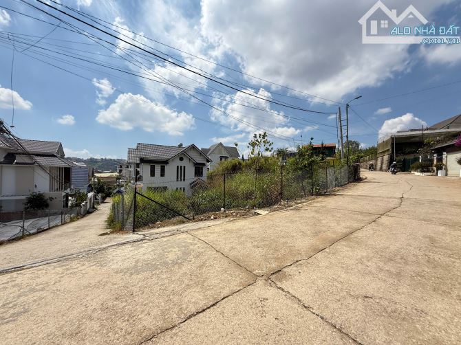 Bán Gấp 200m2 Ngang 11m Full Xây Dựng Đường Ô Tô 4m View Đẹp Nam Hồ Cách Chợ Đà Lạt 5 Phút - 1