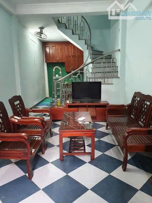 Cần bán gấp nhà  trung tâm quận Hoàng Mai, 31m2, 5 tầng chỉ 3,7 tỷ, sổ đỏ riêng - 1