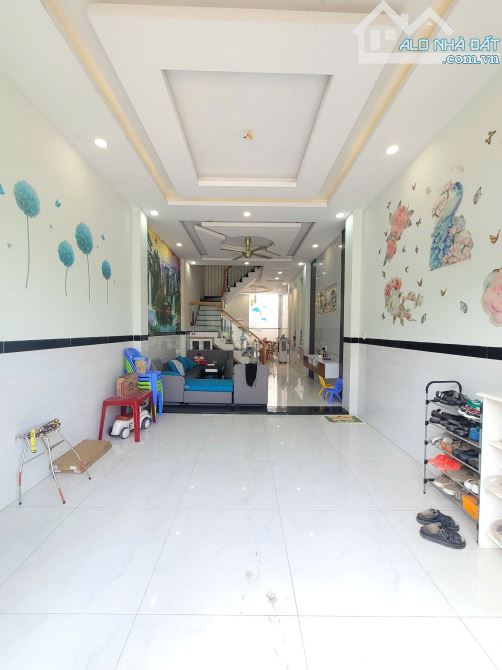 RẺ NHẤT KHU NÀY__3Tỷ300__Nhà đúc 3 tấm__có sân xe hơi__KDC đồng bộ gần Ngã 4 Bình Chuẩn - 1