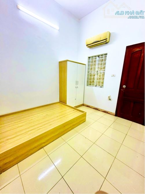 Bán nhà Dòng Tiền 200tr /năm.Dt:113m2 x 5 T.Ô tô đỗ Cổng.SĐV..Chỉ 12, tỷ 950tr. - 1