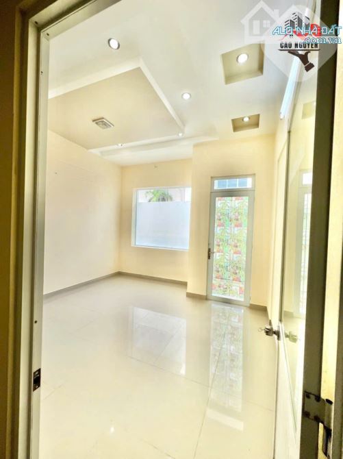 Nhà (4m x 16m) 3 lầu 5 phòng ngủ, đường Lê Văn Quới - 1