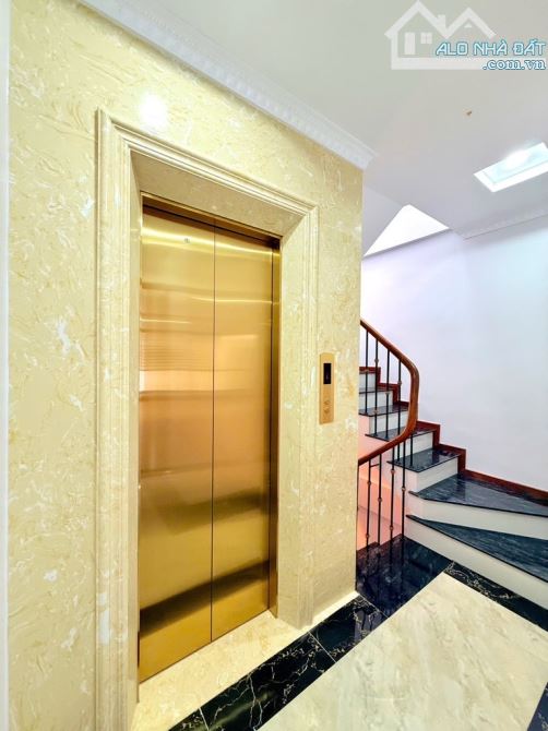 #CẦU_GIẤY - Ô TÔ ĐỖ CỬA - GẦN PHỐ - THANG MÁY - DT 37 M - MT GẦN 4M - 6 TẦNG - 1