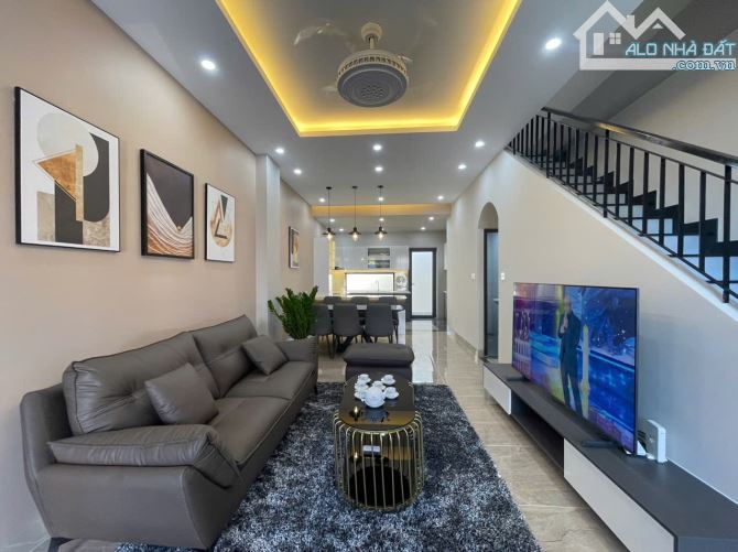 BÁN NHÀ 1 TRỆT 2 LẦU NỘI THẤT CAO CẤP, ĐƯỜNG 13M – GẦN CHỢ GẦN TRƯỜNG, KHU Ô BÀN CỜ P.10 - 1