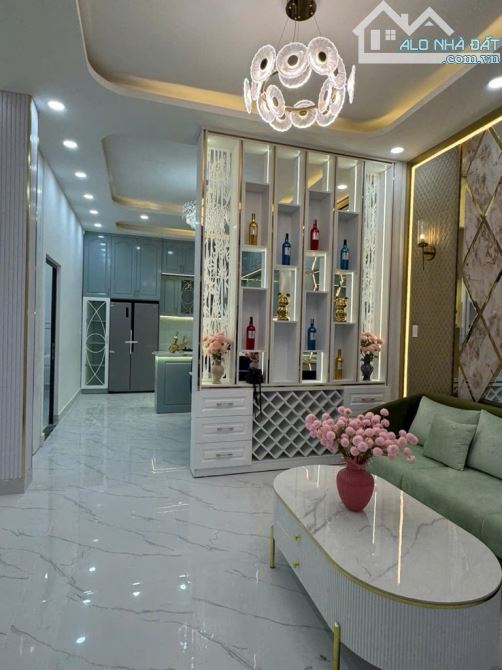 BÁN GẤP NHÀ MỚI XÂY SHR DT 110M2 3 TẦNG 5 PN 5 WC CHỈ 8.9 TỶ Đ PHẠM HỮU LẦU KẾ PMH QUẬN 7 - 1