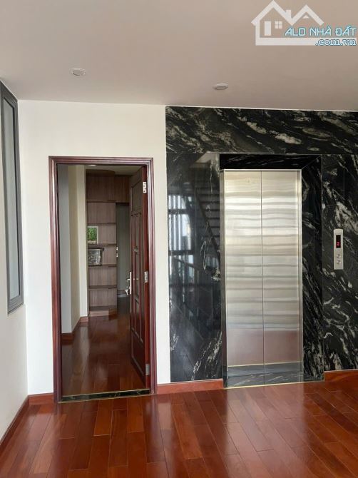 bán nhà thiết kế biệt thự  Hoàng Văn Thụ---DT: 7,5x 14m-- 3 lầu- thang máy --Gía: 18 tỷ - 1