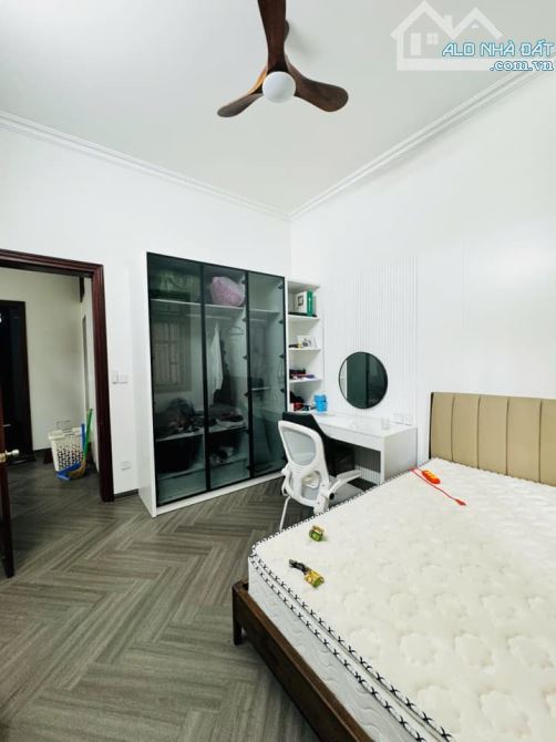 SIÊU PHẨM NGỌC THỤY LONG BIÊN - 4 THOÁNG - GARA Ô TÔ - BIỆT THỰ SÂN VƯỜN - HÀNG XÓM KHAI - 1