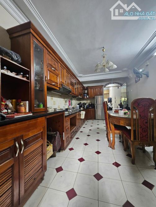PHÂN LÔ HỒNG HÀ - 2 MẶT TIỀN Ô TÔ TRÁNH - Ô CHỜ THANG MÁY - VIEW VƯỜN HOA - 1