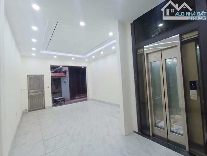 BÁN NHÀ NGUYỄN VĂN CỪ  6.X TỶ DIỆN TÍCH 35M2, MT 4M 6 TẦNG Ô TÔ ĐỖ CỬA - 1