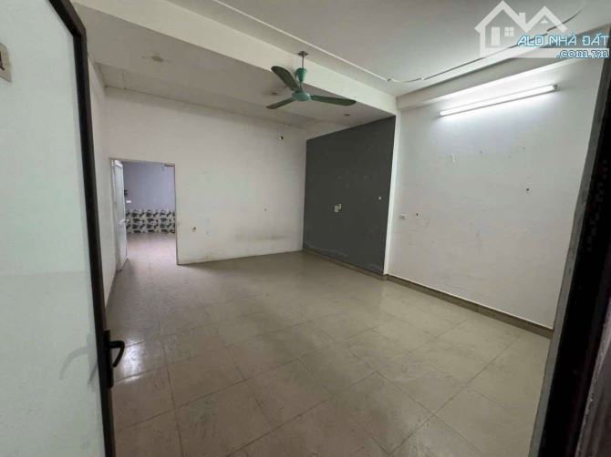 Cho thuê nhà Võ Chí Công, Tây Hồ, 85m, 4 tầng, 22tr, gần phố, văn phòng, kinh doanh. - 1