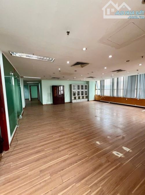 BÁN SÀN VĂN PHÒNG 260m NHỈNH 10TY - 1