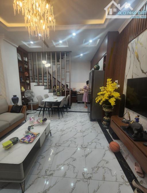Quyền - Hà Đông, nhà 5 tầng dân xây, mt 4m, giá 7.x tỷ - 1