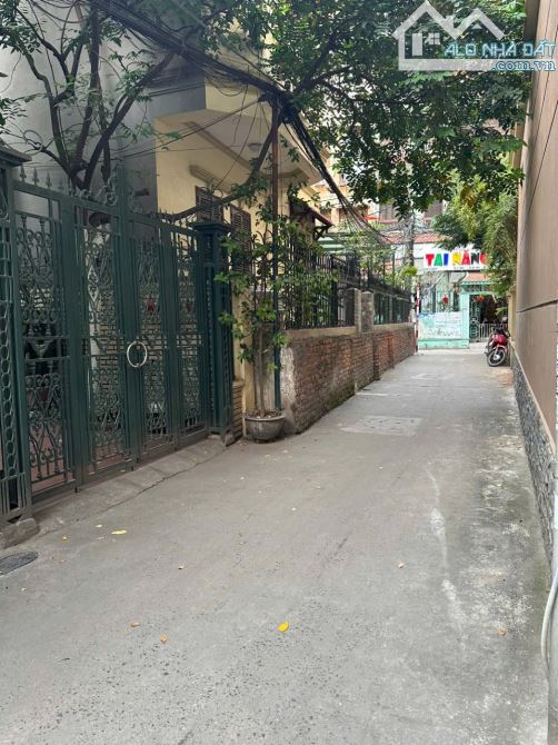 BÁN NHÀ NGHĨA ĐÔ - CẦU GIẤY, GẦN PHỐ, NGÕ THÔNG, Ô TÔ ĐỖ CỬA - 1