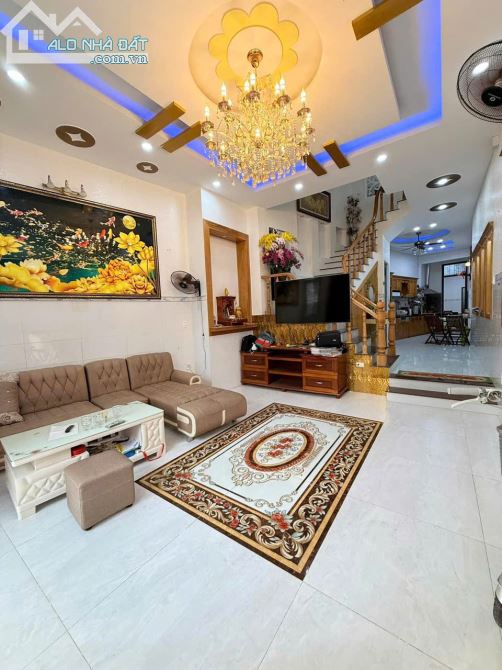 CẦN BÁN GẤP NHÀ MẶT TIỀN 2 LẦU TÚ XƯƠNG, PHƯỜNG 4, TP VŨNG TÀU