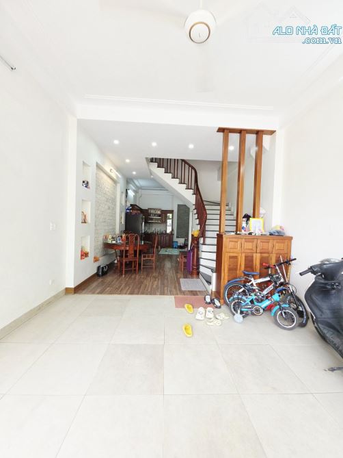 Nhà 4T *MAN BỒI GỐC GĂNG BA LA*VỈA HÈ RỘNG,ĐƯỜNG THÔMG,KINH DOANH ĐA NGÀNH NGHỀ. - 4