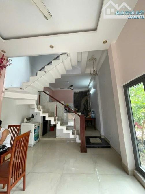 🔥🔥Nhà 3 tầng, Đ. Gò Cát, Phú Hữu. Với 121m² xây dựng, nhà còn mới, khu DC Dân trí cao - 2