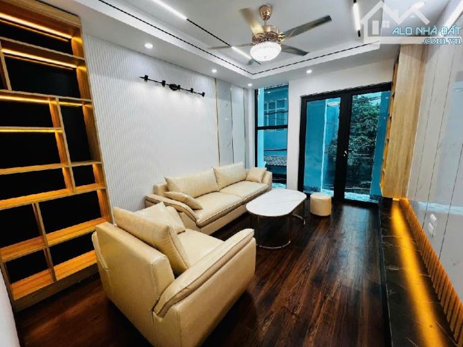 Bán nhanh nhà 4 tầng, 40m, gara ô tô 7 chỗ, ngõ thông chỉ hơn 5 tỷ - 2