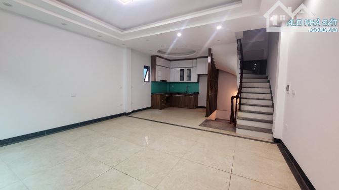 Hồ Tùng Mậu. Phúc diễn. 42m. 5tầng. Lô góc. Ngõ rộng. Khu vực dân trí cao. 7,5 tỷ - 2