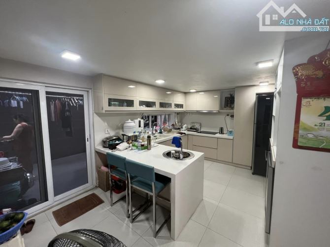 Bán gấp biệt thự đẹp đs 10 khu Tên Lửa 10x20m 3.5 tấm giá 27 tỷ ( giá tốt khu vực ) - 2