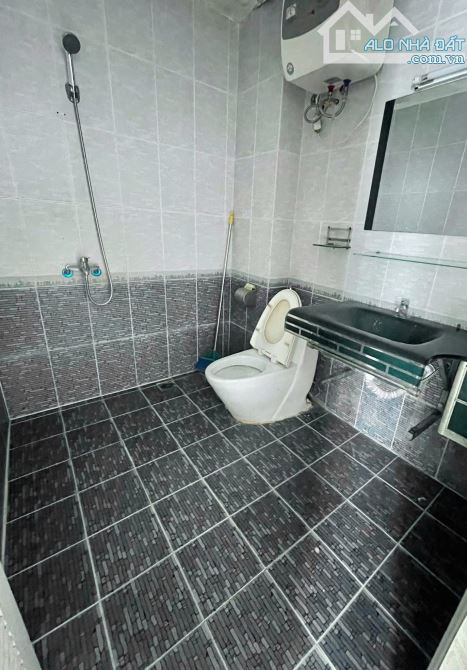 BÁN NHÀ THƯỢNG THANH CHỈ HƠN 5 TỶ DIỆN TÍCH HƠN 30M2 - 5 TẦNG - MT 3,5M Ô TÔ CỬA - 2