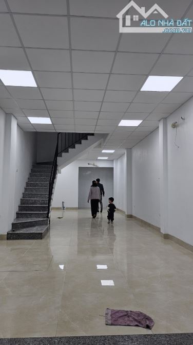 Cho thuê nhà Geleximco Lê Trọng Tấn Hà Đông dãy C8, dt 100m x 4 t, nhà đẹp giá 21 triệu - 2