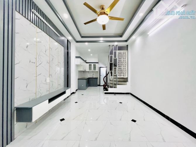 Nhà 2 mặt thoáng - 30/33m2 – 6.6 tỷ - Phan Đình Giót – Oto đỗ gần - 2