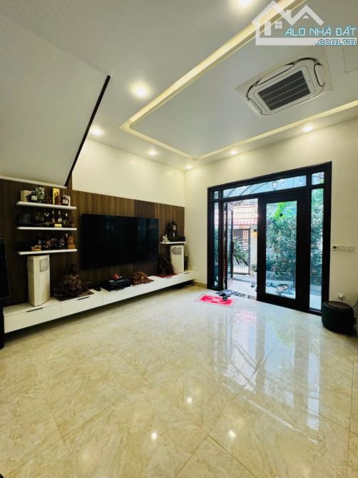 SIÊU PHẨM NGỌC THỤY LONG BIÊN - 4 THOÁNG - GARA Ô TÔ - BIỆT THỰ SÂN VƯỜN - HÀNG XÓM KHAI - 2