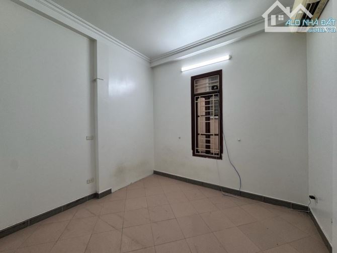 TRUNG TÂM CẦU GIẤY - 2 NHÀ RA PHỐ - GIÁ CỰC TỐT - 8.9 TỶ - 2