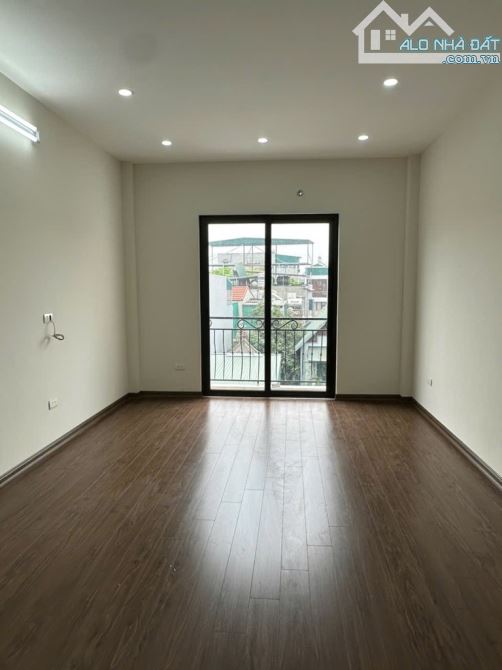 BÁN NHÀ MỚI TINH - THANH AM, LONG BIÊN - DIỆN TÍCH RỘNG - CÓ SÂN ĐỂ XE RIÊNG - 2