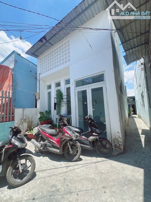 Bán nhà sổ hồng riêng. Vậy bank ok. Dt 4.6x12m. trệt lửng. Giá 1.8 tỷ - 2