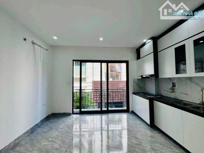 HOÀNG HOA THÁM - NHÀ MỚI ĐẸP HIỆN ĐẠI MẶT NGÕ TRUNG TÂM - 3