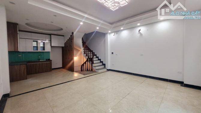 Hồ Tùng Mậu. Phúc diễn. 42m. 5tầng. Lô góc. Ngõ rộng. Khu vực dân trí cao. 7,5 tỷ - 3