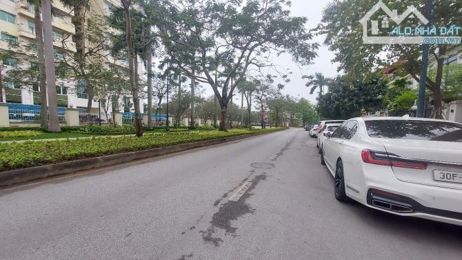 BÁN BIỆT THỰ VIP CIPUTRA. VỊ TRÍ ĐẸP. MẶT ĐƯỜNG ĐÔI. 200M2, XÂY 3,5 TẦNG. MT 10M - 3