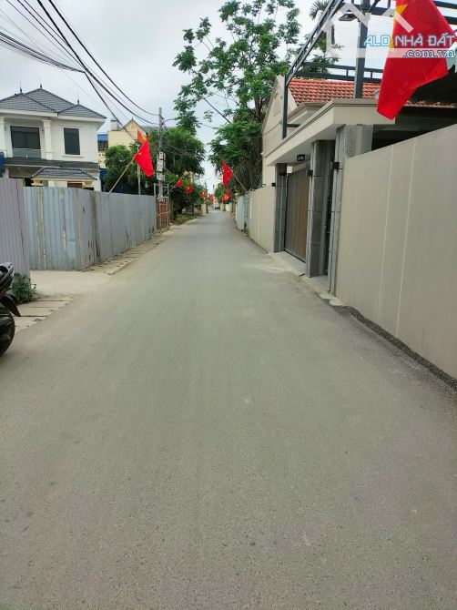 💥💥A trai gửi bán lô đất có dt 284m.tại trục liên thôn trải nhựa gần ngay Trung tâm HC - 3