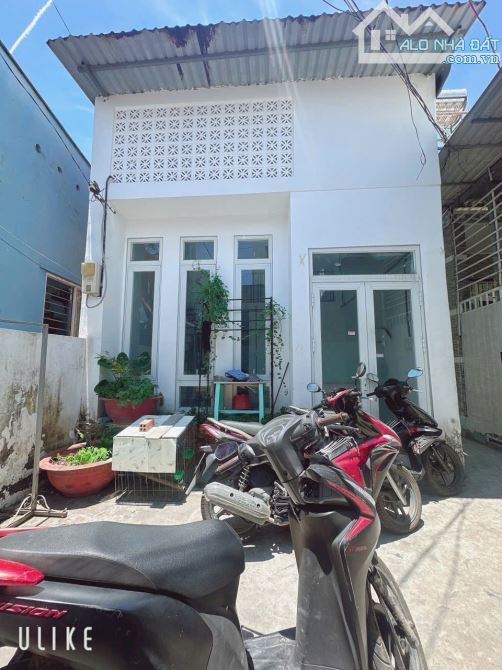 Bán nhà sổ hồng riêng. Vậy bank ok. Dt 4.6x12m. trệt lửng. Giá 1.8 tỷ - 3