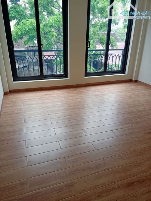 THUỴ HÀ BẮC HỒNG NHÀ ĐẸP MỚI TINH Ô TÔ NGỦ TRONG NHÀ - 4