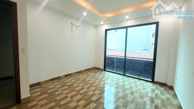 Hồ Tùng Mậu. Phúc diễn. 42m. 5tầng. Lô góc. Ngõ rộng. Khu vực dân trí cao. 7,5 tỷ - 4