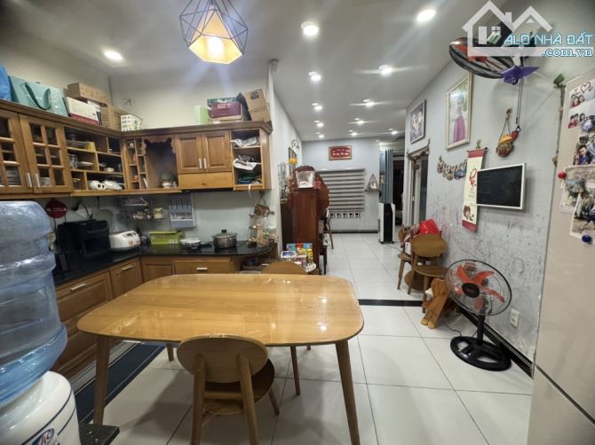 NHÀ NGANG LỚN 6x12 (Nở Hậu) - 76m2 ngay Mặt Tiền Đường P. Tân Quý - Nhỉnh 7 tỷ - 4