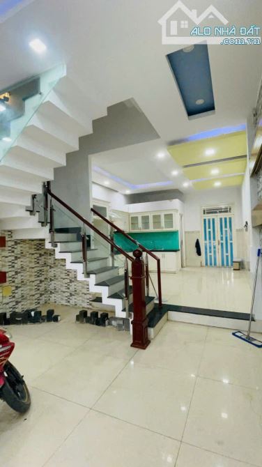 QUẬN 12, KHU NHÀ ĐIỀN THUẬN, THẠNH XUÂN 21, 1TRỆT3LẦU DT 4.66x13m - 4